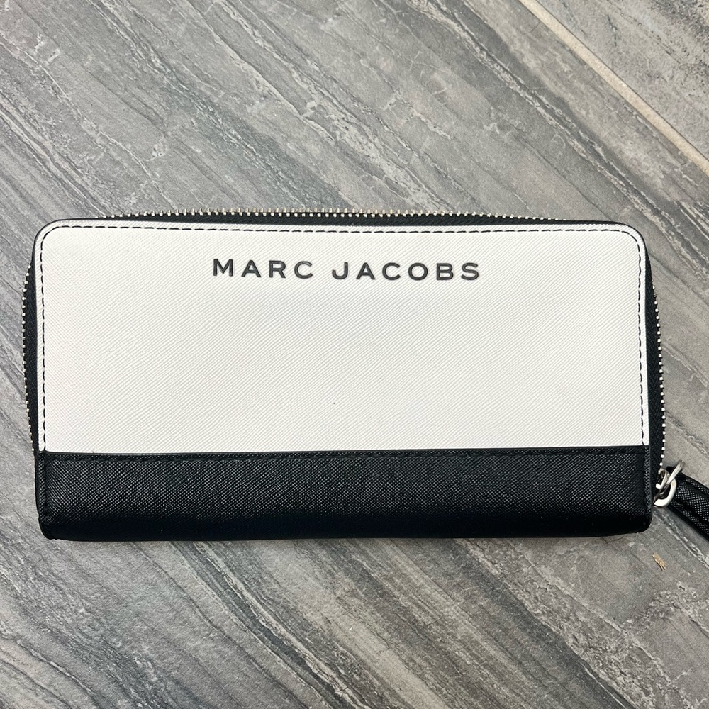 Marc Jacob’s Logo Continental Wallet